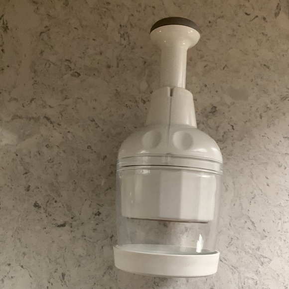 The Pampered Chef Food Chopper Manual Push Function White 9" Tall #2585 Germany - Picture 2 of 9